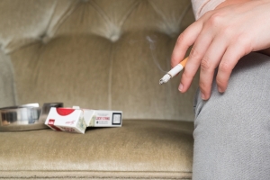 Reino Uni ta prohibi tabaco pa generacion nobo