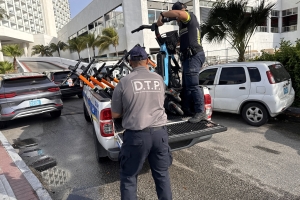 Awe mainta, polis y DTP a cuminsa piki e-step, y scooters riba caminda publico !