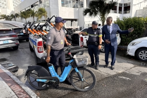 Awe mainta, polis y DTP a cuminsa piki e-step, y scooters riba caminda publico !