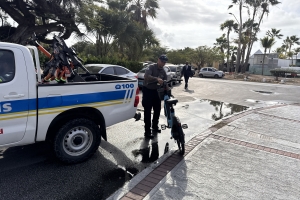 Awe mainta, polis y DTP a cuminsa piki e-step, y scooters riba caminda publico !