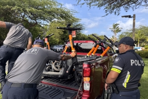 Awe mainta, polis y DTP a cuminsa piki e-step, y scooters riba caminda publico !