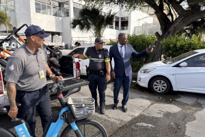 Awe mainta, polis y DTP a cuminsa piki e-step, y scooters riba caminda publico !