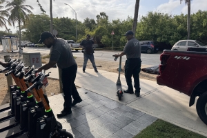 Awe mainta, polis y DTP a cuminsa piki e-step, y scooters riba caminda publico !