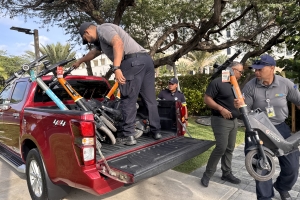 Awe mainta, polis y DTP a cuminsa piki e-step, y scooters riba caminda publico !