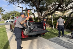 Awe mainta, polis y DTP a cuminsa piki e-step, y scooters riba caminda publico !