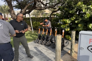 Awe mainta, polis y DTP a cuminsa piki e-step, y scooters riba caminda publico !
