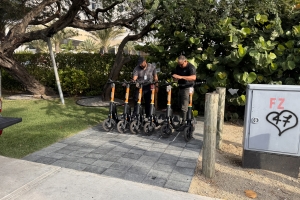 Awe mainta, polis y DTP a cuminsa piki e-step, y scooters riba caminda publico !