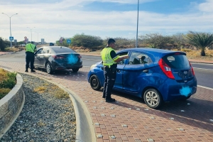 Polis di districto di Santa cruz a parti 108 boet durante control di trafico