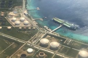 Megatanker di petroleo crudo ta bolbe Bullenbaai despues di dies aña