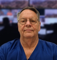 Dr. Ike Posner awe nochi den Noticiacla LIVE: Salud, AI y futuro di Aruba bou di lupa