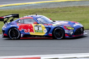 Max Verstappen ta cuminsa careda di 24 ora di Nürburgring for di cuater posicion
