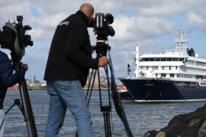 Crucero Hondius a yega Rotterdam pa cuarentena y limpieza despues di brote mortal di hantavirus 