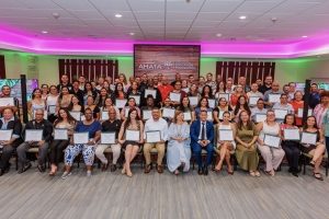 Grupo grandi di supervisor a logra certificacion den tayer ofreci pa AHATA