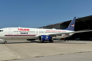 Aeropuerto di Palm Beach na Florida lo haya nomber di Presidentee Trump desde juli