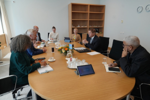 Gobierno ta fortalece cooperacion cu Hulanda y enfoca riba futuro di refineria
