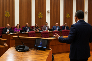 MEP: Gobierno ta ignora Parlamento den decisionnan tocante refineria