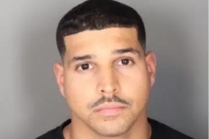 Ex-polis di NYPD a usa placa horta pa biahe pa Aruba, segun fiscal na Merca