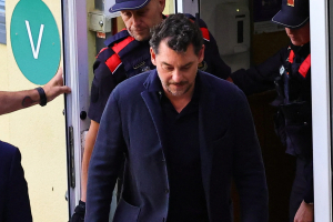 Yiu di fundador di Mango ta laga su cargo temporalmente den investigacion tocante morto di su tata