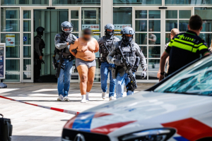 Stadhuis di Den Haag a wordo evacua despues di menaza di bom