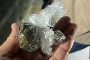  Di dos anochi di control preventivo: polis ta confisca mas droga y arma blanco