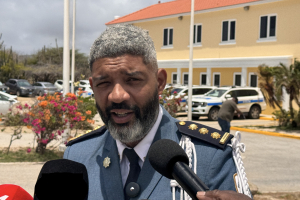 Arnhem: “E preocupacionnan ta legitimo, pero solucion sostenible ta e unico salida”