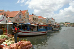 Corsou ta evalua elimina visa pa Venezolanonan pa impulsa turismo