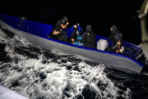 Wardacosta Caribe Hulandes ta intercepta boto cu droga cerca di Aruba