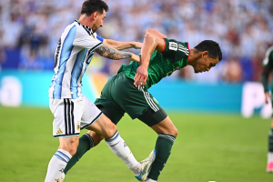 Messi ta iguala record mundial di goleador, pero ta surgi pregunta riba posible carchi cora