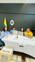 Colombianonan na Aruba por vota te cu diadomingo pa di dos ronda presidencial