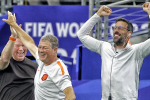 Victoria contra Suecia lo pone Hulanda cu un pia den siguiente ronda di Mundial