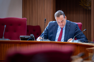 Parlamento lo trata prome Fondo di Inversion di Aruba otro siman