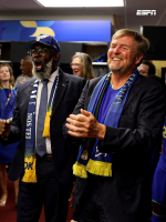 Rey Willem-Alexander a bishita seleccion di Corsou despues di wega contra Ecuador