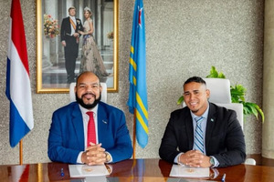 Corsou y Aruba ta firma acuerdo pa fortalece turismo, seguridad y conectividad