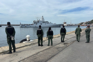 Barconan di marina real hulandes a yega La Guaira cu ayudo humanitario pa Venezuela