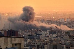  Merca ta intensifica atakenan riba Iran; tension ta sigui subi