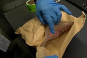 Na Corsou, tres Hulandes y un sospechoso local a keda deteni pa envio di cocaina