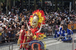 Rotterdam ta celebra un Zomercarnaval yen di color y cultura