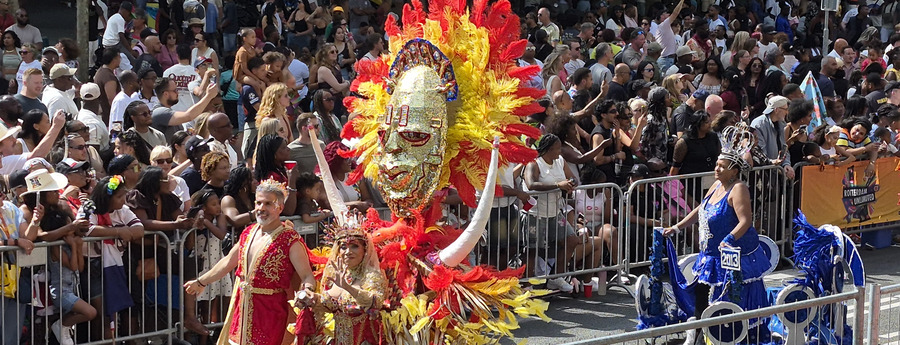 Rotterdam viert kleurrijk Zomercarnaval
