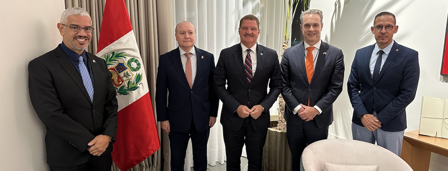 Mike Eman ta fortalece lasonan cu Peru durante bishita oficial