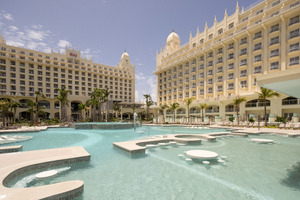 RIU ta fortifica su segmento "premium" den Caribe cu renobacion di RIU Palace Aruba