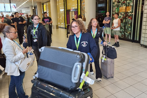 E grupo di studiantenan di Aruba a yega Hulanda bon