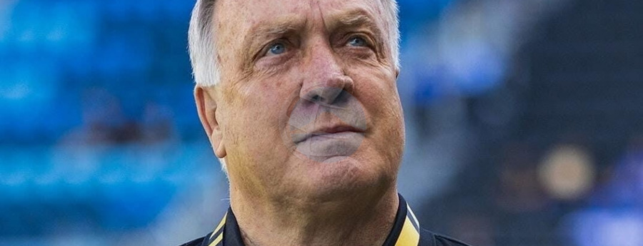 Dick Advocaat's Curaçao contract ends as FFK reviews his future
