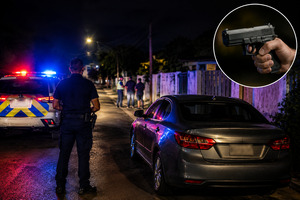 Tres homber arma a atraca persona y horta su auto