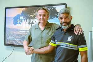 Criminologo Henk Ferwerda ta train polisnan riba criminalidad hubenil na Aruba