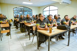 Criminologo Henk Ferwerda ta train polisnan riba criminalidad hubenil na Aruba