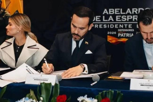 Presidente colombiano ta autorisa extradicion di dos lider guerrillero pa Merca