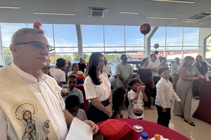 Jossy Motors a celebra 68 aña y reconoce empleada cu 50 aña di servicio
