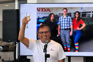 Jossy Motors a celebra 68 aña y reconoce empleada cu 50 aña di servicio
