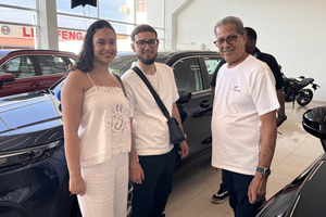 Jossy Motors a celebra 68 aña y reconoce empleada cu 50 aña di servicio