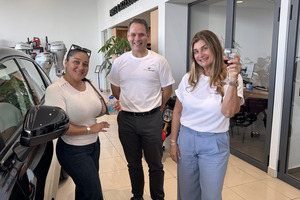 Jossy Motors a celebra 68 aña y reconoce empleada cu 50 aña di servicio